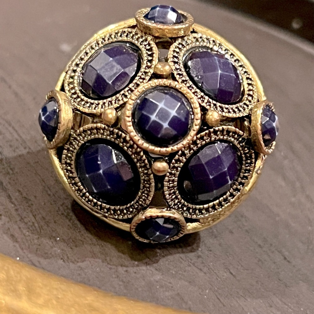 Black and Gold Vintage Style Ornate Ring